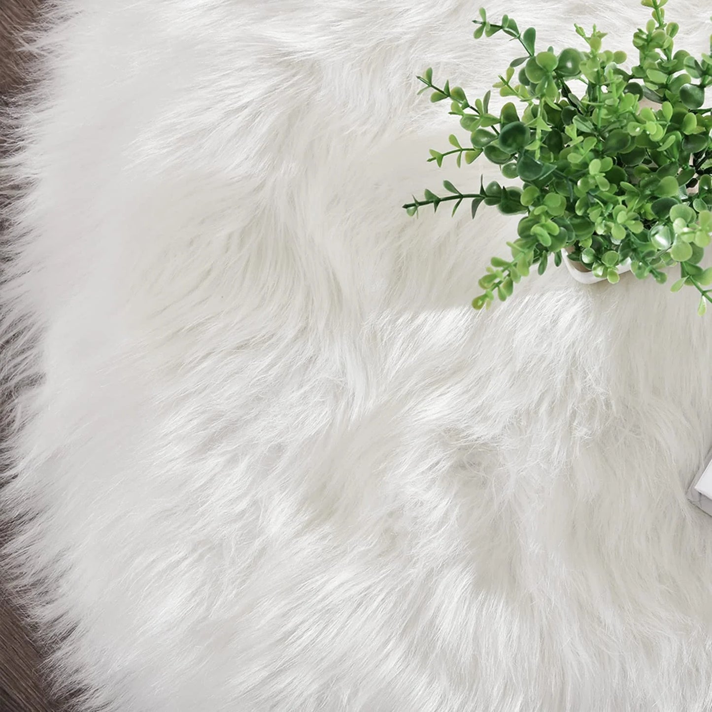Sheepskin Rug 4X6, Faux Fur Sheepskin Rug for Living Room, Fluffy Washable Rug for Bedroom, Nursery Room, Luxury Room Decor, White Fur Rug, Rectangle
