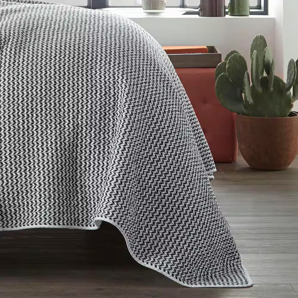 Leaves 3-Piece Beige Geometric Cotton King Quilt Set