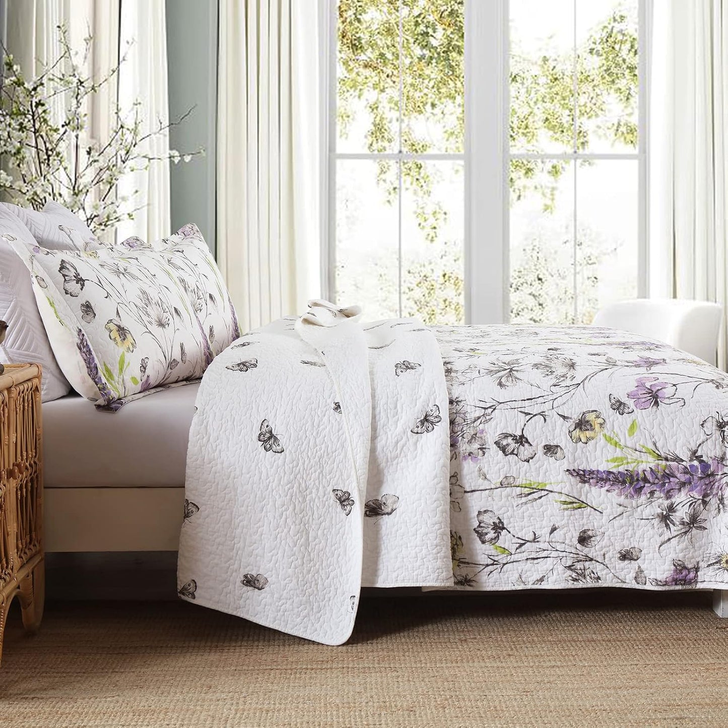 Queen Quilt Floral Bedspread, 100% Cotton Queen Size Quilt, White Purple Floral Quilt Sets Queen, Lightweight Soft Quilt Bedding Set for All Season, 3-Pieces