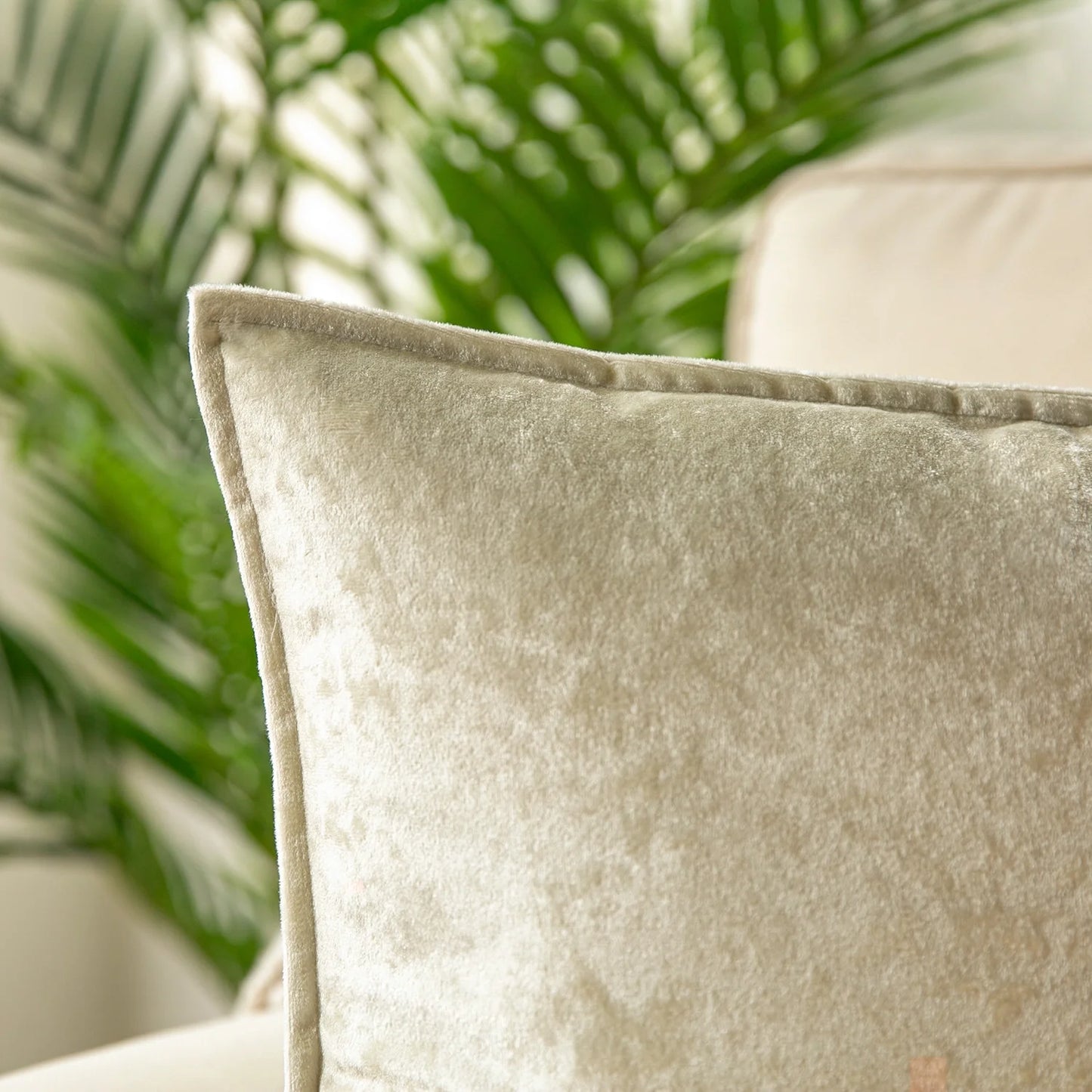 18" X 18" Modern White Polyester Throw Pillow , ( 2 Count)