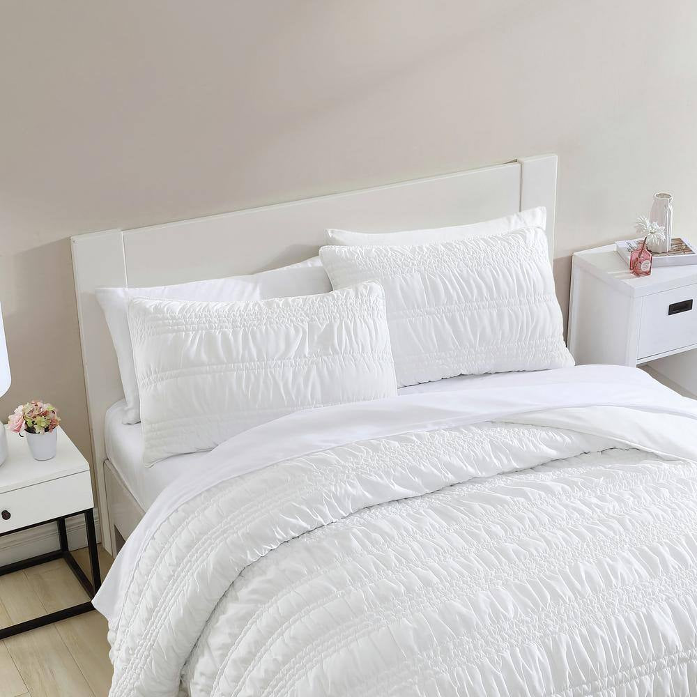 Scrunch Stripe 2-Piece White Microfiber Twin Quilt Set