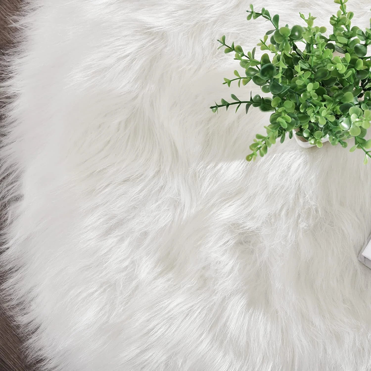 Sheepskin Rug 4X6, Faux Fur Sheepskin Rug for Living Room, Fluffy Washable Rug for Bedroom, Nursery Room, Luxury Room Decor, White Fur Rug, Rectangle
