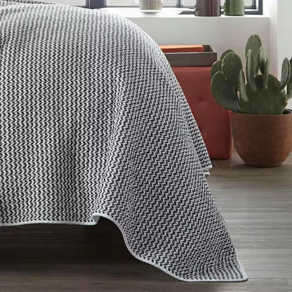 Leaves 3-Piece Beige Geometric Cotton King Quilt Set