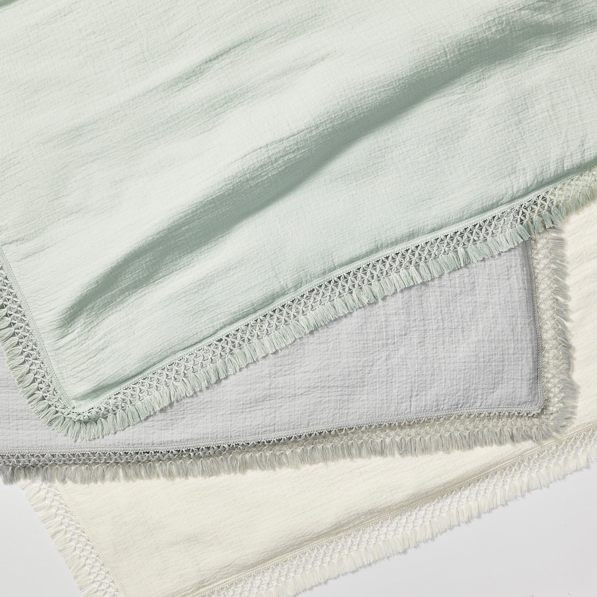 Solid Color Soft Silver Textured Matelassé Full/Queen Duvet Cover Set, No Fill