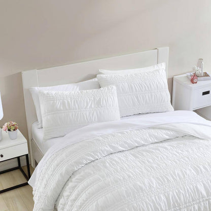Scrunch Stripe 2-Piece White Microfiber Twin Quilt Set